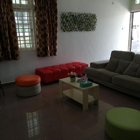 The Garden Vacation Home Lumut Eksteriør billede