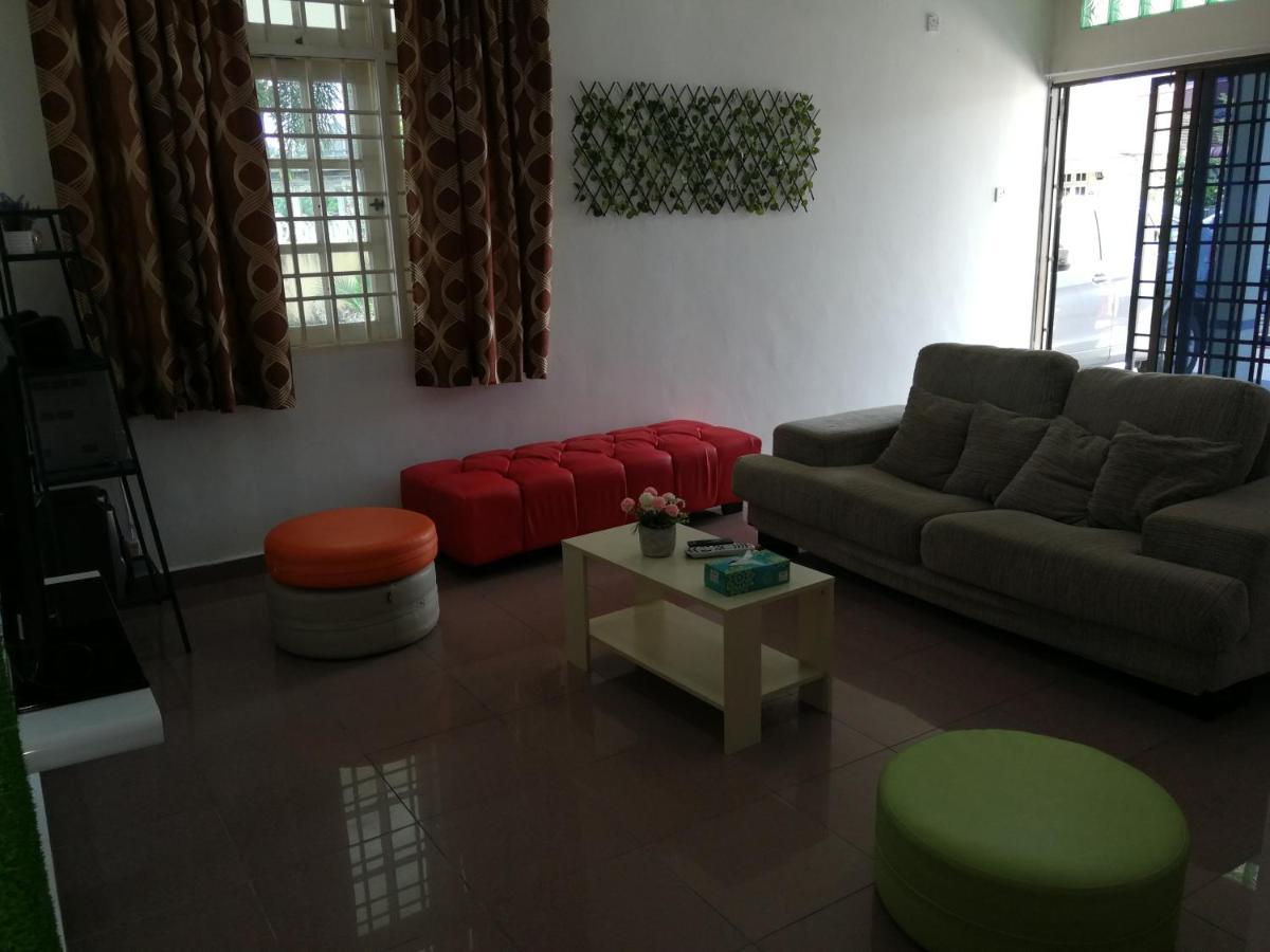 The Garden Vacation Home Lumut Eksteriør billede